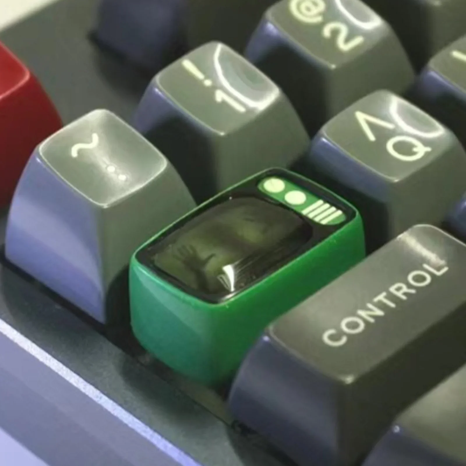 Niche Retro TV Artisan Keycap - Image 4