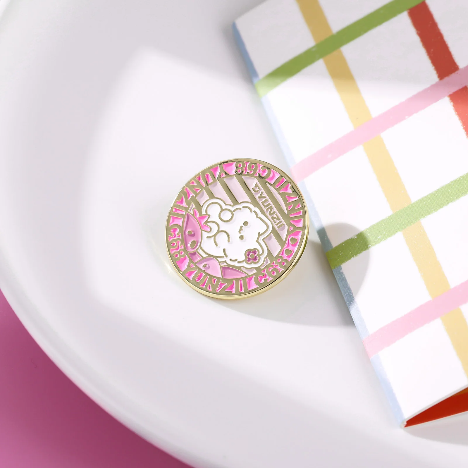 YUNZII Creative Metal Pin - Image 3