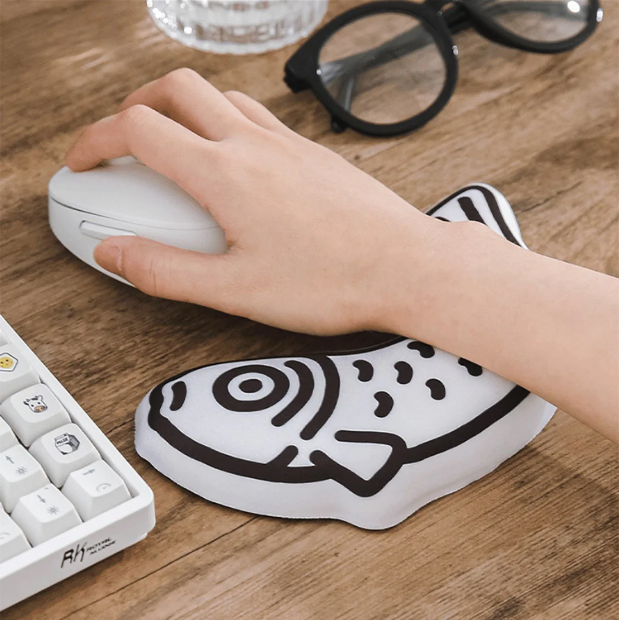 YUNZII Fish Keyboard Wrist Rest - Image 3