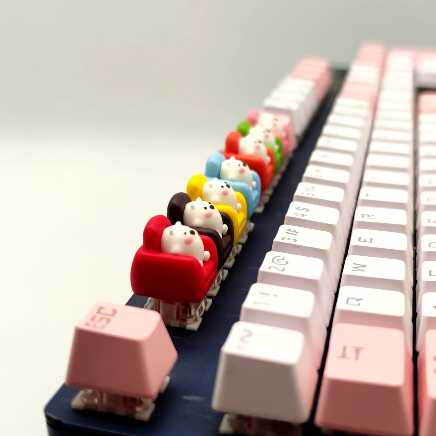 YUNZII Handmade Artisan Keycap - Sofa Bear - Image 10