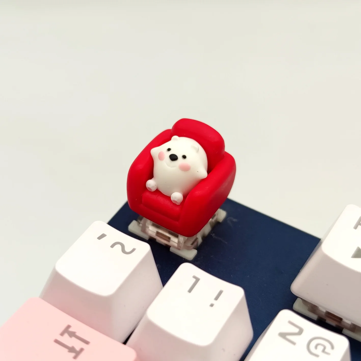 YUNZII Handmade Artisan Keycap - Sofa Bear - Image 11