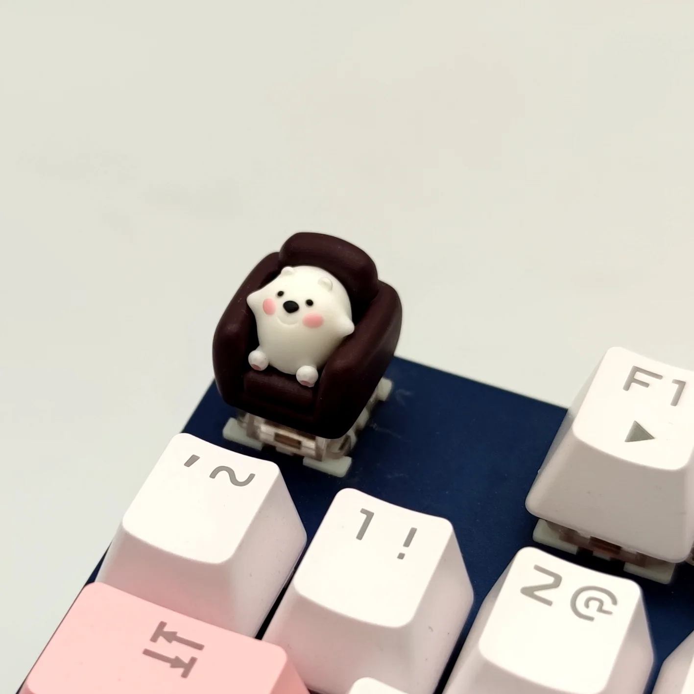 YUNZII Handmade Artisan Keycap - Sofa Bear - Image 13