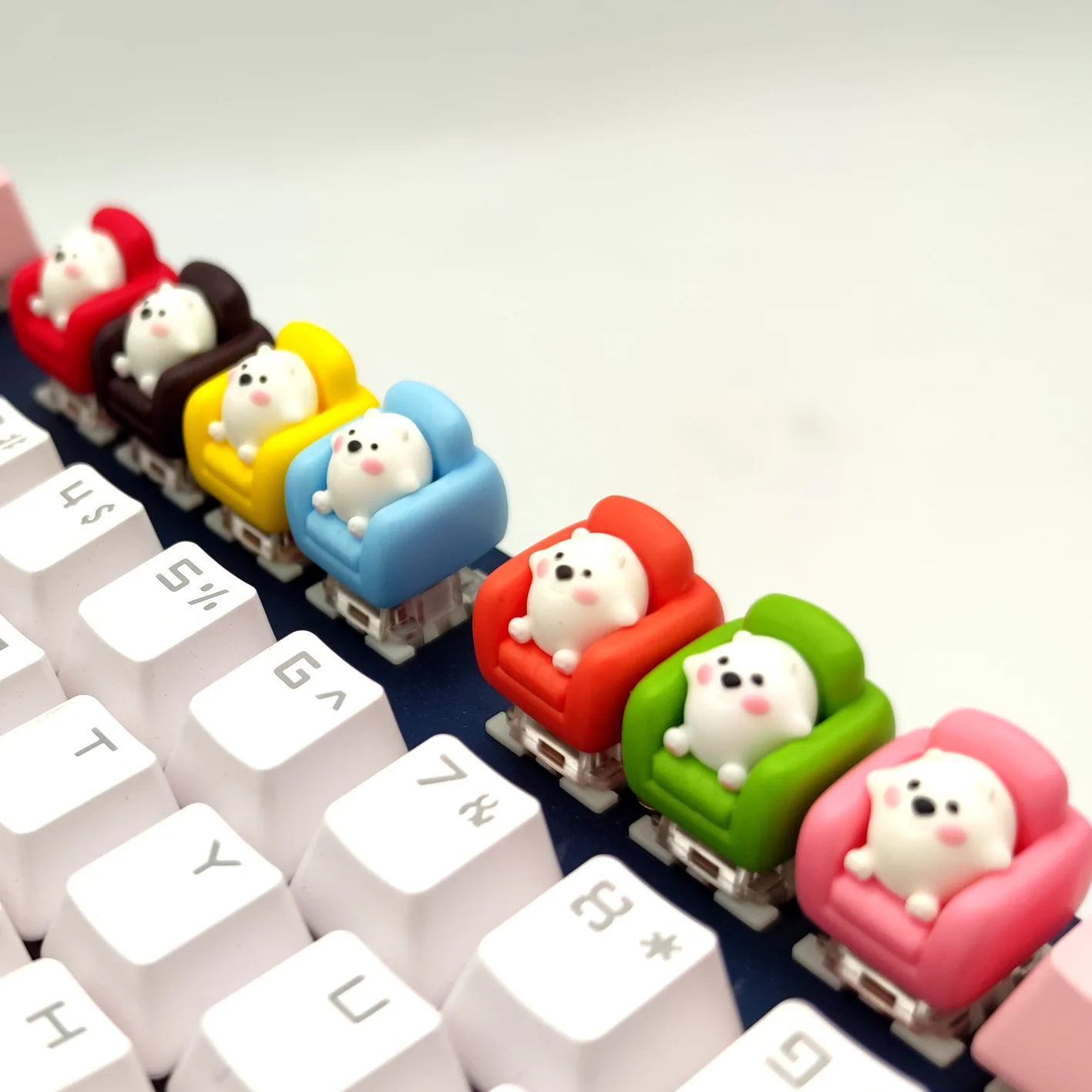 YUNZII Handmade Artisan Keycap - Sofa Bear - Image 9