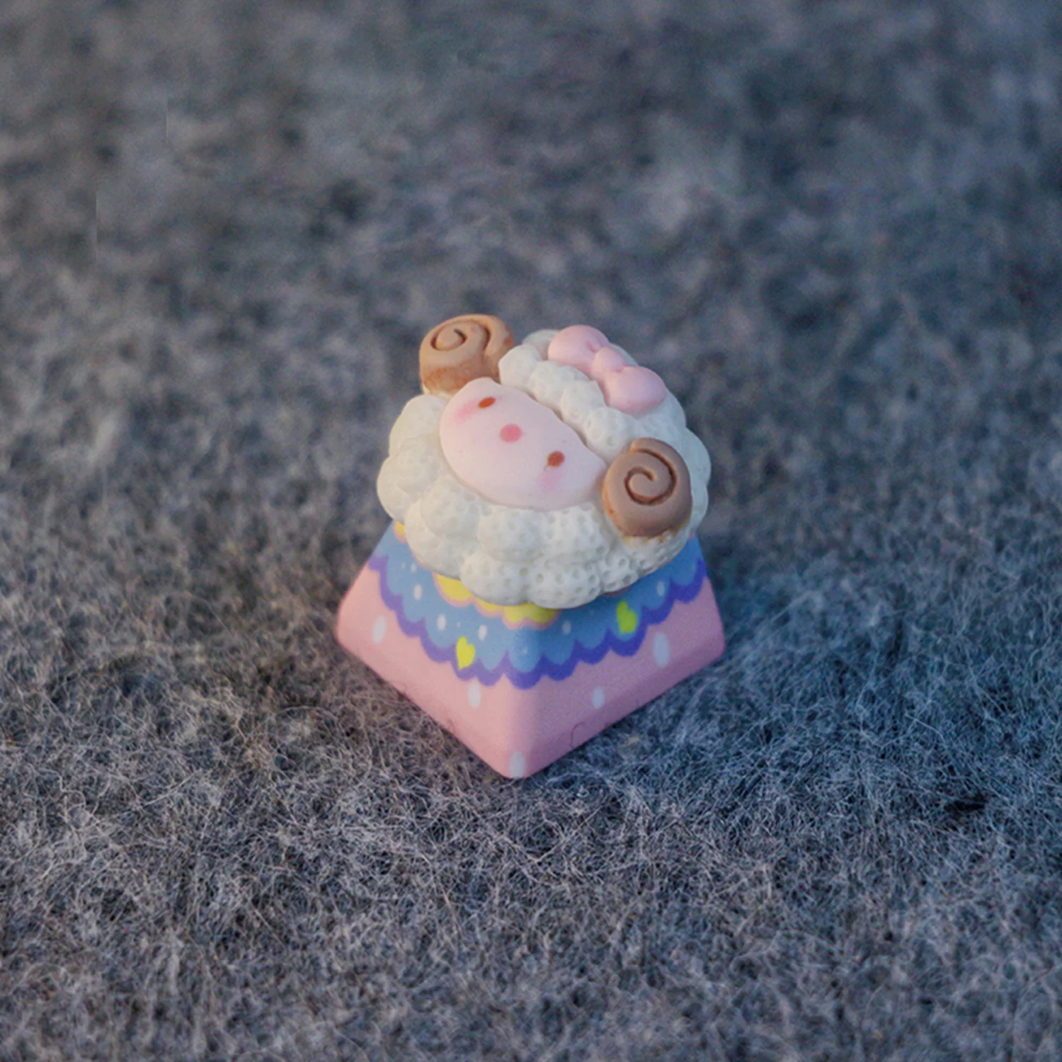 YUNZII Handmade Lovely Artisan Keycap - Image 4
