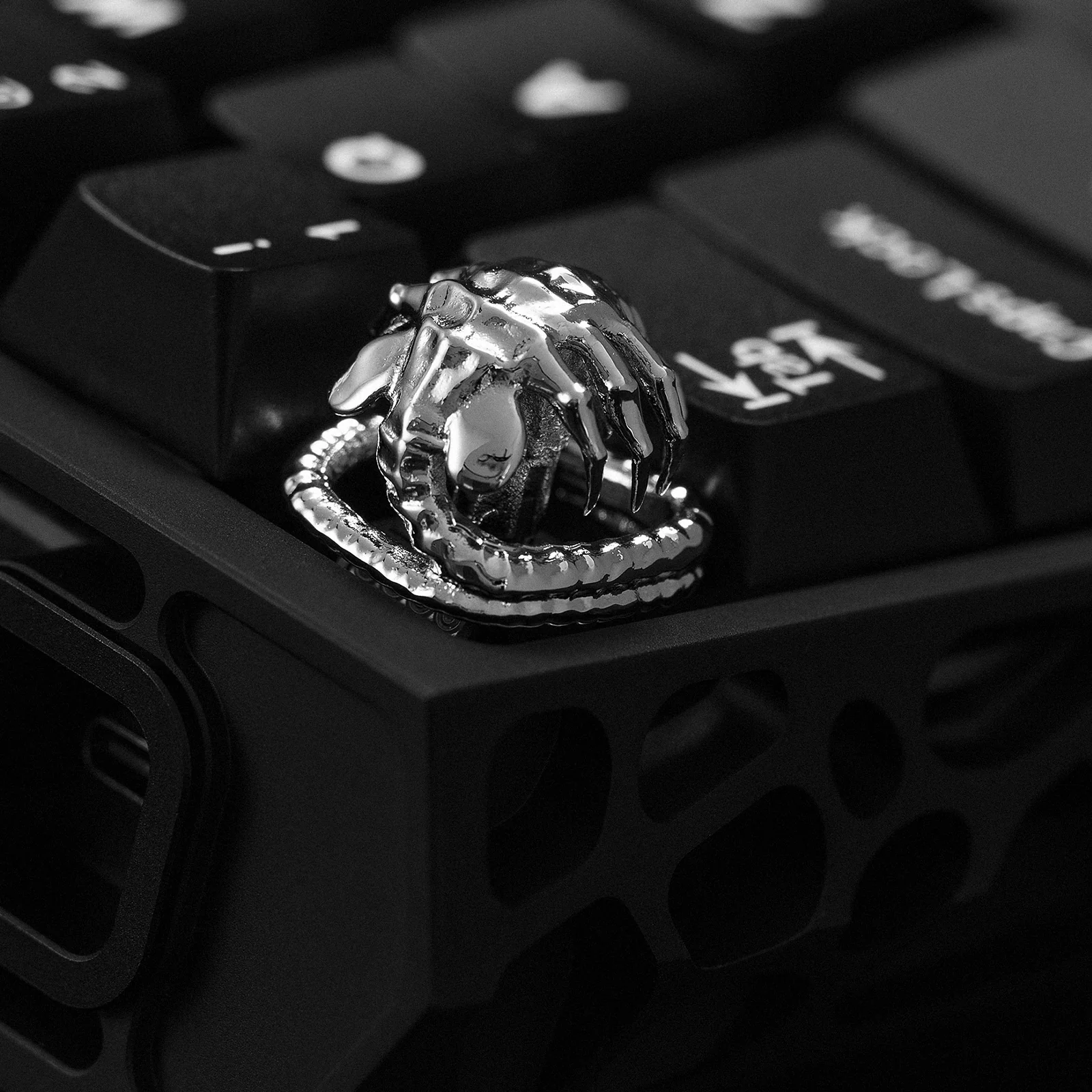 YUNZII Insect Copper Artisan Keycap - Image 5