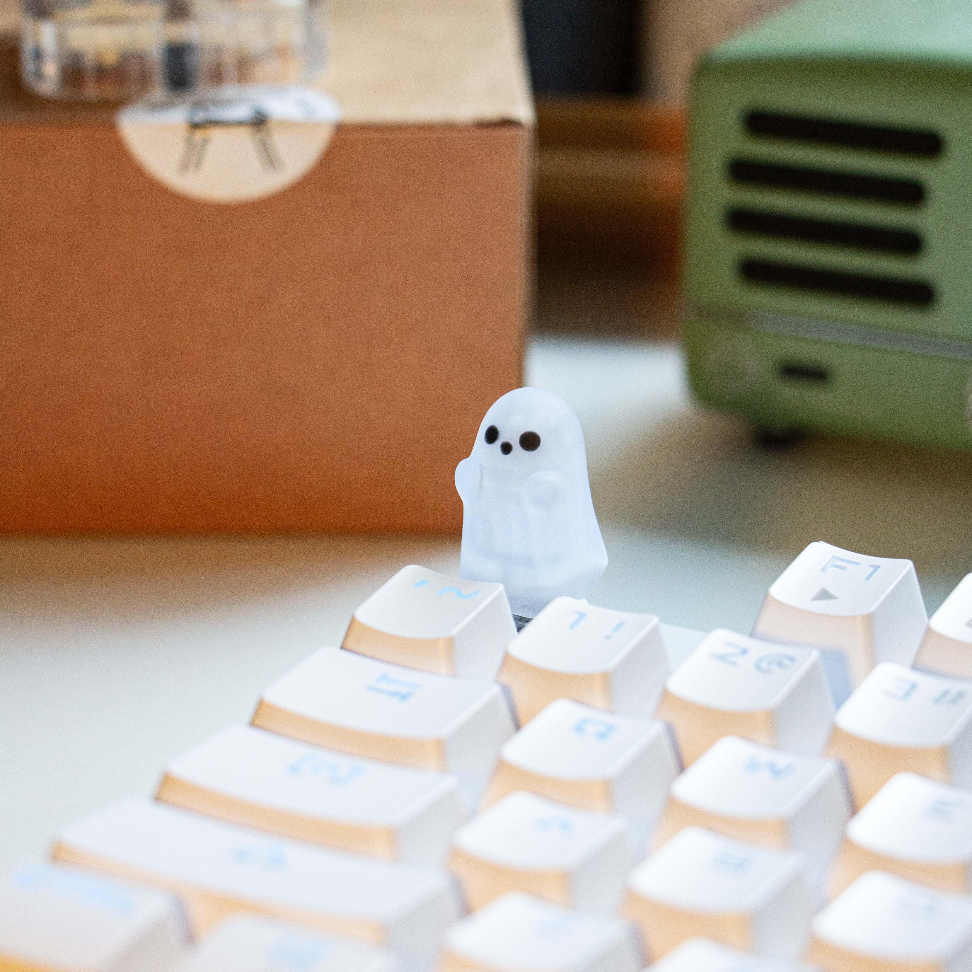 YUNZII Light Transmission Little Ghost Artisan Keycap - Image 6